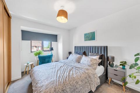 1 Fennel Close, Croydon, CR0 8XS