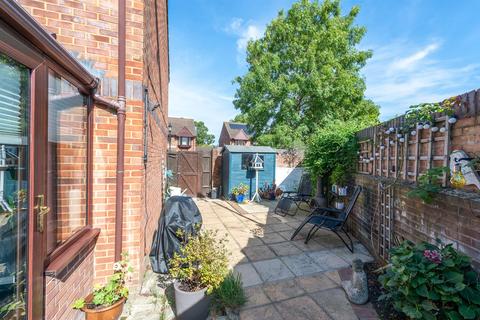 1 Fennel Close, Croydon, CR0 8XS