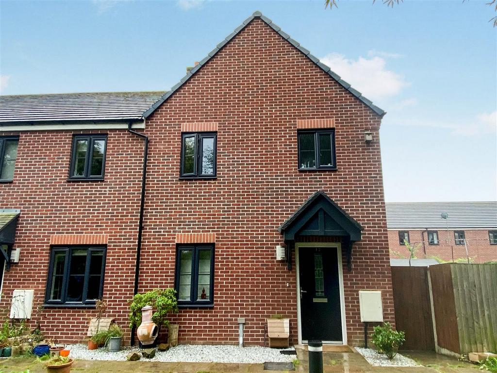 Granada Way, Leamington Spa 3 bed end of terrace house for sale £315,000