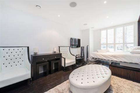 Studio for sale, Caro Point, Grosvenor Waterside, 5 Gatliff Road, London, SW1W