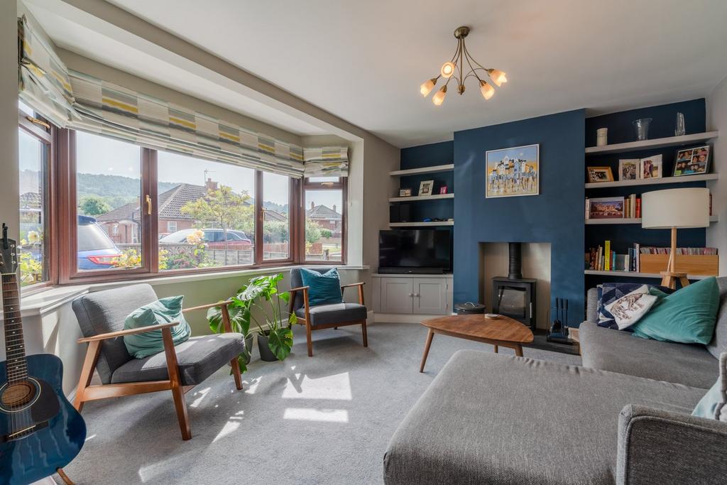 Everest Road, Leckhampton... 3 bed semidetached house £575,000