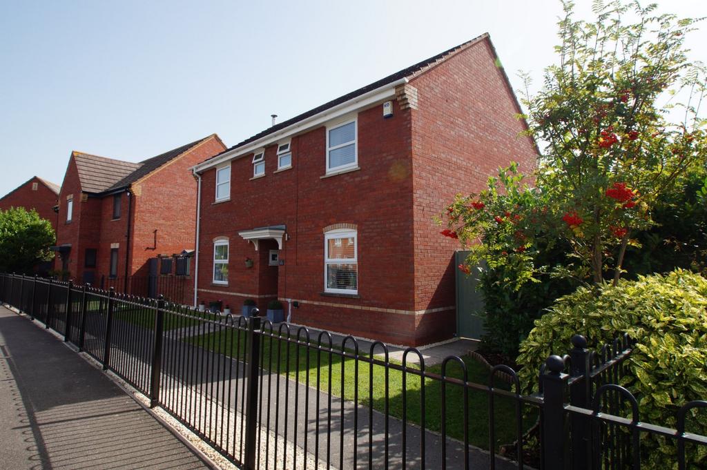 Cookson Close, BurnhamonSea, Somerset, TA8 4 bed detached house for