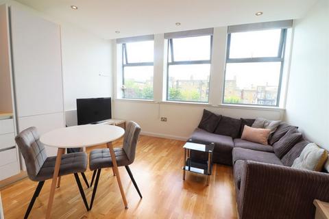 2 bedroom flat to rent, Streatham High Road, London, SW16