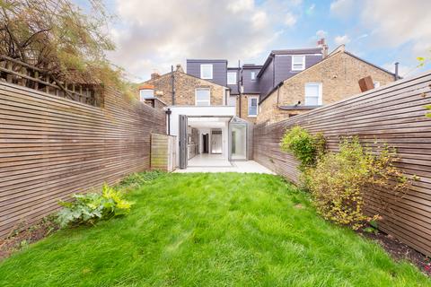 4 bedroom house to rent, Hazelbourne Road, London SW12