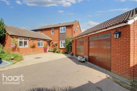 81 Uplands, Stevenage, SG2 7DW