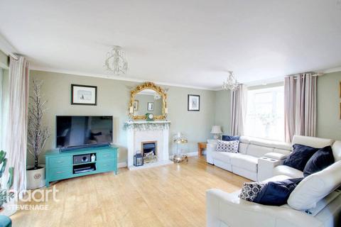 81 Uplands, Stevenage, SG2 7DW