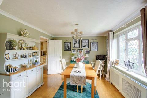 81 Uplands, Stevenage, SG2 7DW