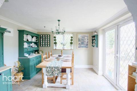 81 Uplands, Stevenage, SG2 7DW