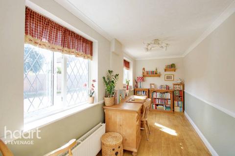 81 Uplands, Stevenage, SG2 7DW
