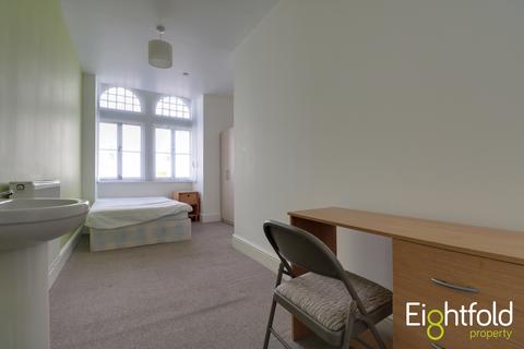9 bedroom maisonette to rent, West Street, Brighton