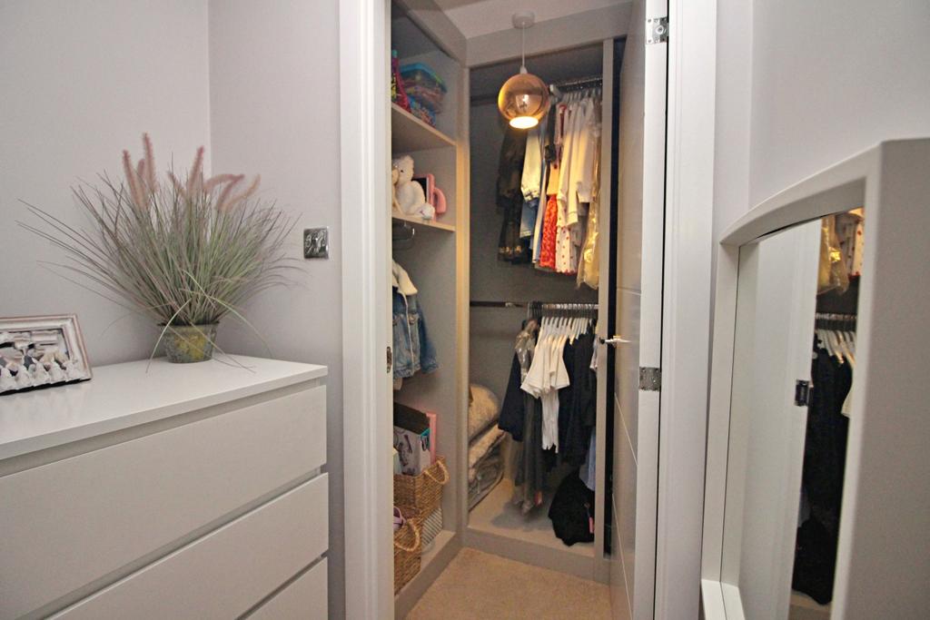 Walk-in Wardrobe