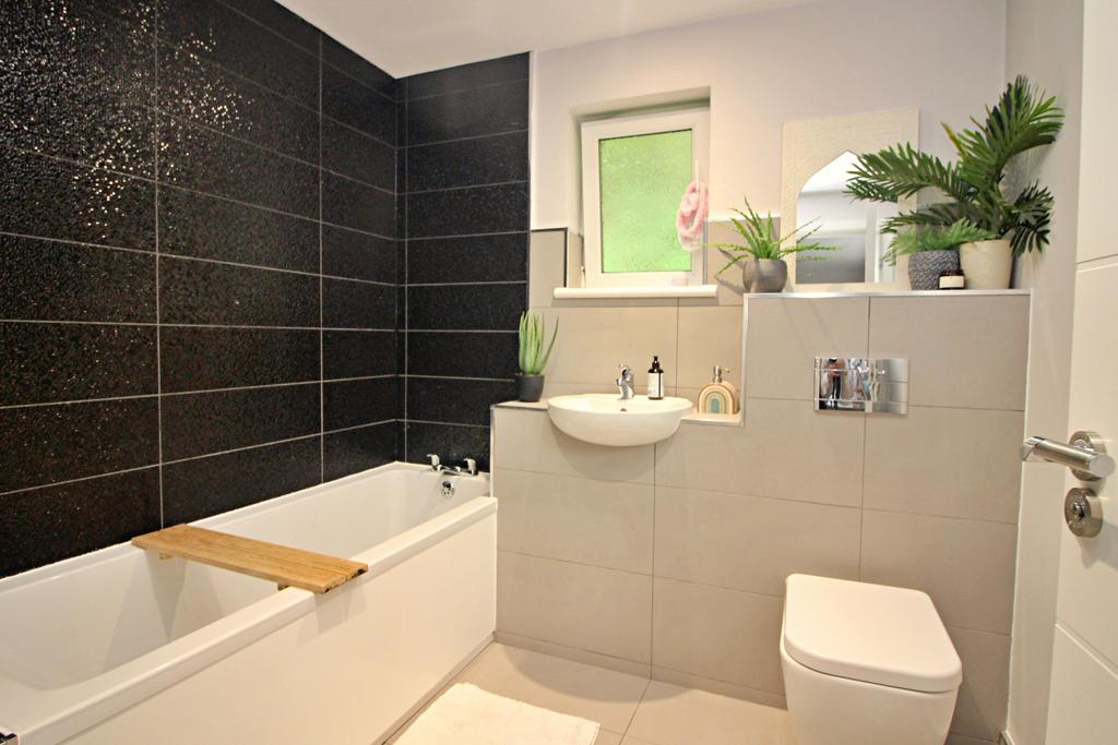 En-Suite Bathroom