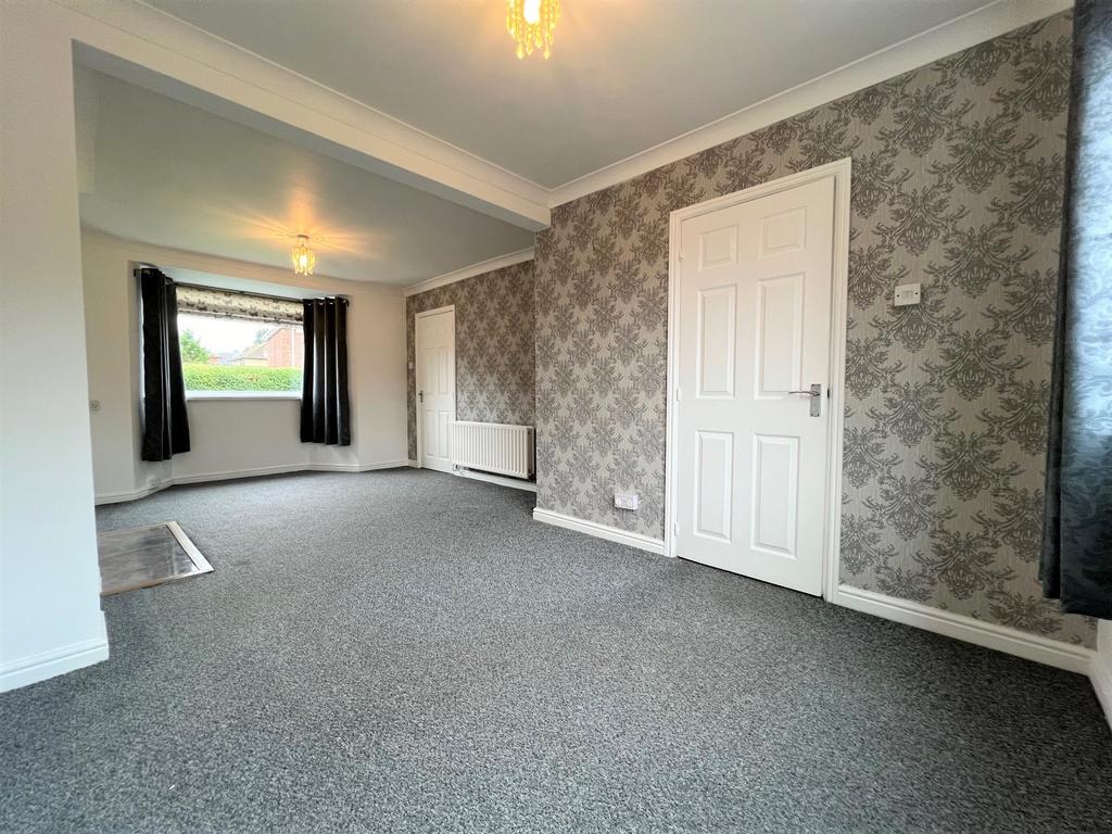 St Ives Crescent, Grimsby, DN34 2 bed semidetached house £600 pcm (£