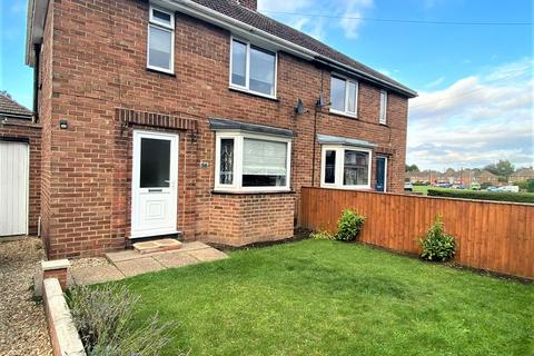 2 bedroom semi-detached house to rent, St Ives Crescent, Grimsby, DN34