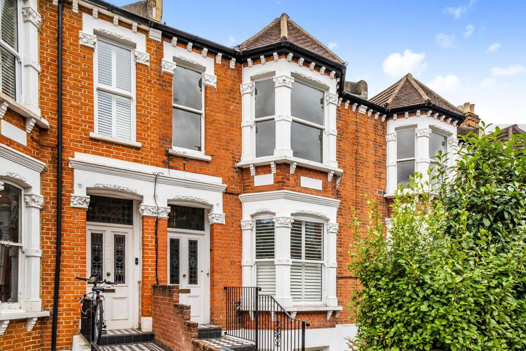 Woodside, Wimbledon 3 bed flat for sale £700,000