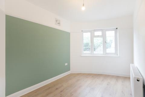 2 bedroom flat to rent, Selhurst Road, London SE25