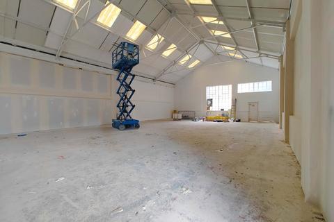Industrial unit to rent, Heron Trading Estate, London W3