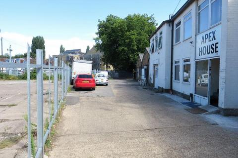 Land to rent, Greater London UB9