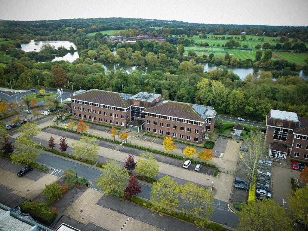 Rickmansworth WD18 Office to rent £9,427 pcm (£2,175 pw)