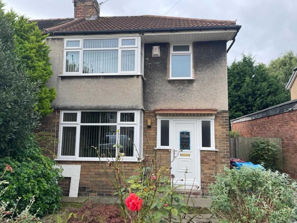 Gladstone Avenue, Childwall 3 bed semidetached house £1,000 pcm (£