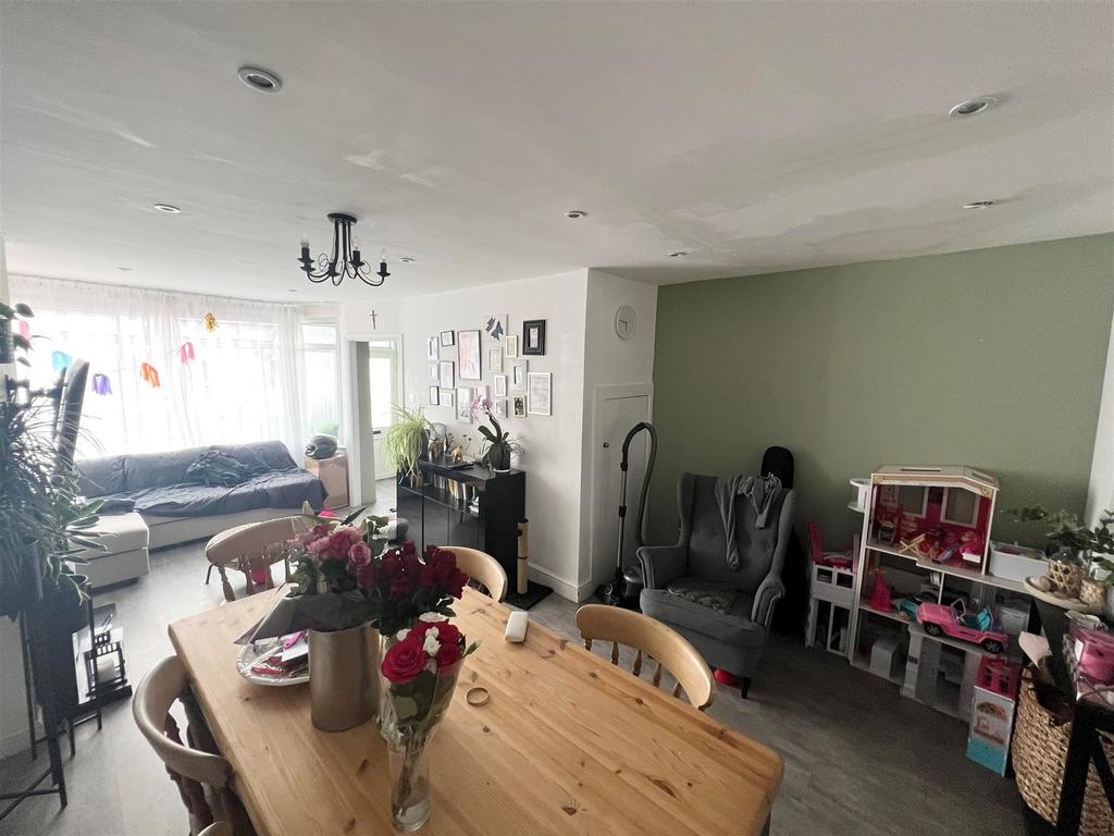 Dining / Living Room