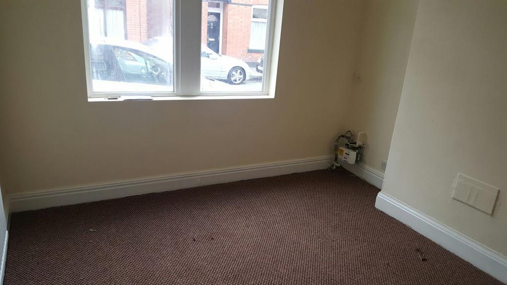 Dorothy Road, Evington, Leicester, LE5 4 bed terraced house £975 pcm