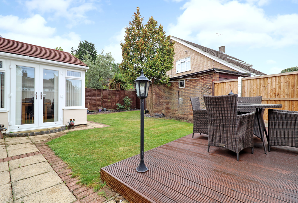Swallow Dale, Kingswood, Basildon, Essex SS16 3 bed detached house for