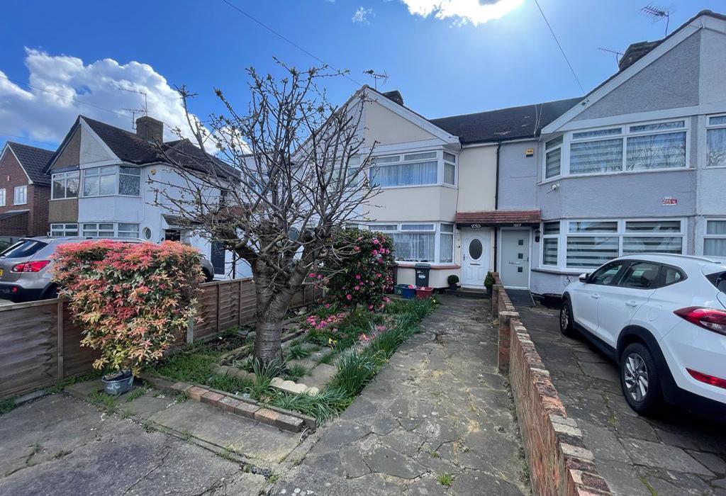 Uxbridge Road, Feltham, Middlesex, TW13 2 bed terraced house £1,750