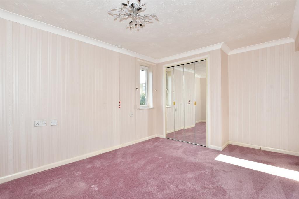 Silverwood Court, Rustington, West Sussex 2 bed flat for sale £220,000