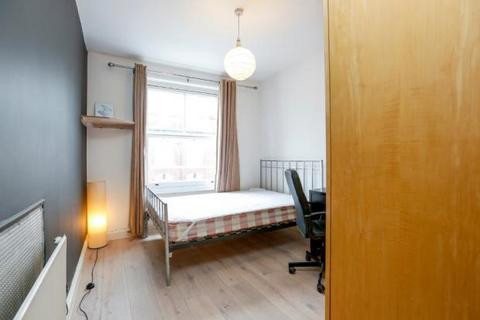2 bedroom flat to rent, Hogarth Road, London SW5