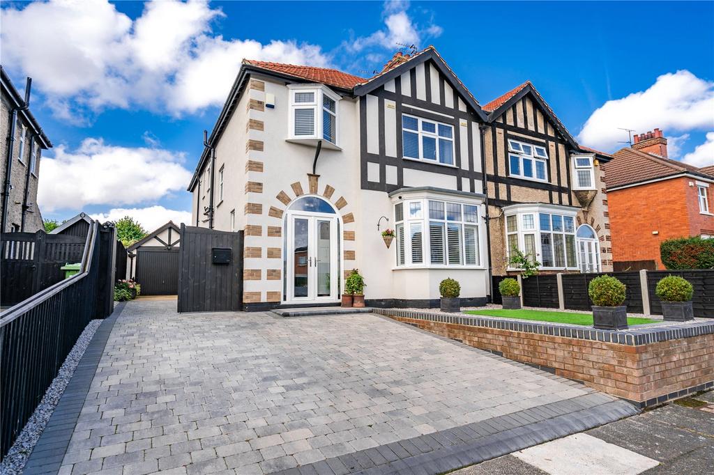 Connaught Avenue, Grimsby, DN32 4 bed semidetached house £345,000