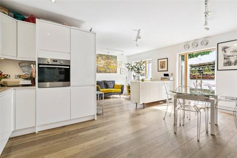 2a Rossiter Road, London, SW12 9RU