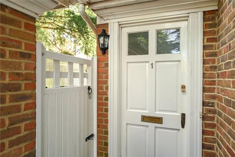2 bedroom apartment to rent, Rosslyn Park, Weybridge, KT13