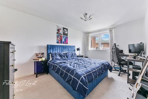 3 bedroom flat for sale, Merchant Street, London, E3