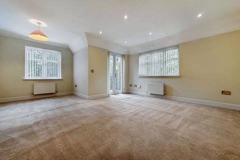 2 bedroom apartment to rent, Old Woking Road, West Byfleet, Surrey, KT14