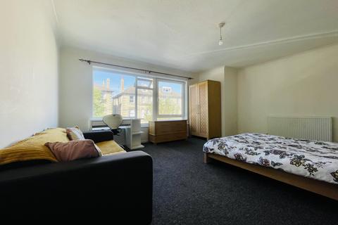 3 bedroom flat to rent, Amber Court, 38 Salisbury Road, Hove, East Sussex