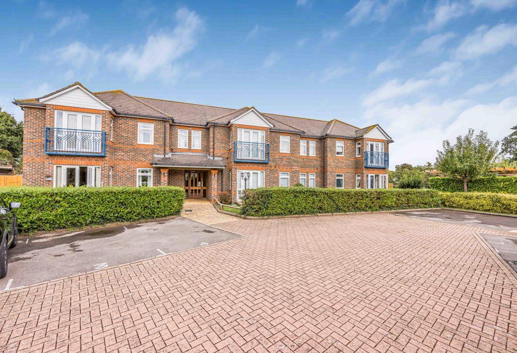 58 St. Leonards Avenue, Hayling Island, Hampshire 2 bed flat for sale