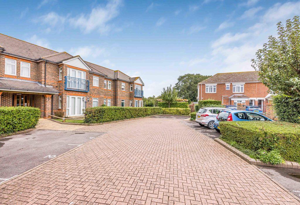58 St. Leonards Avenue, Hayling... 2 bed flat £239,995
