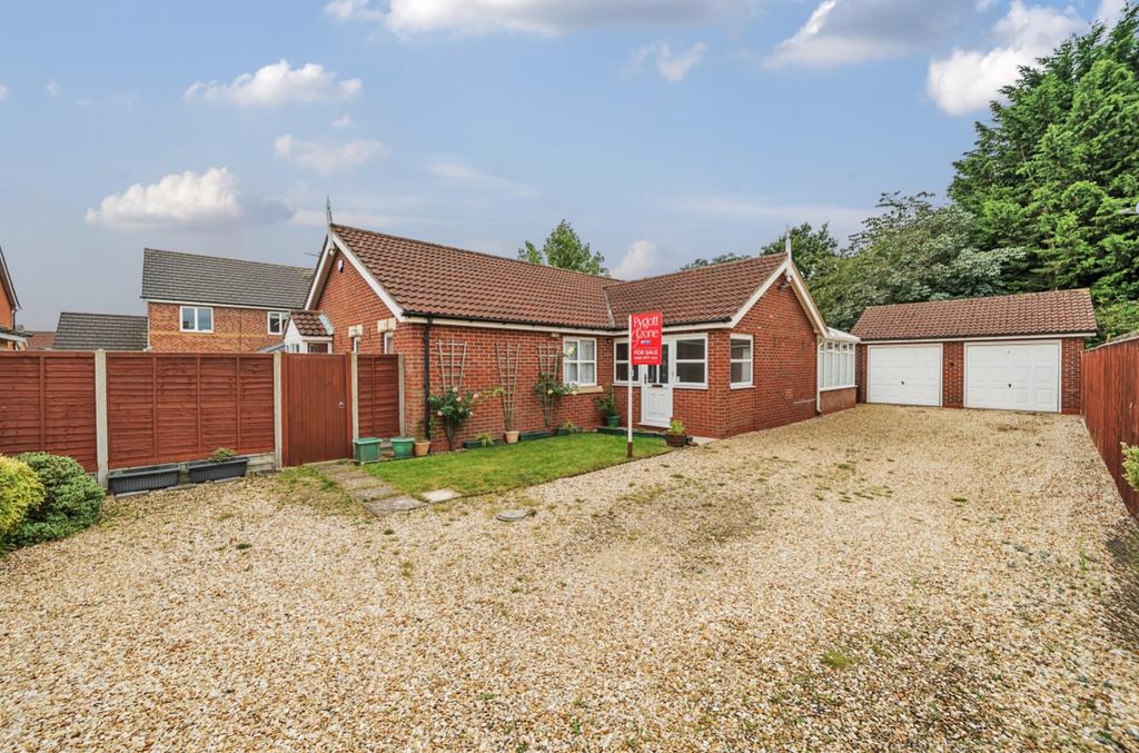 Mercia Close, Quarrington, Sleaford, Lincolnshire, NG34 3 bed detached bungalow for sale £335,000