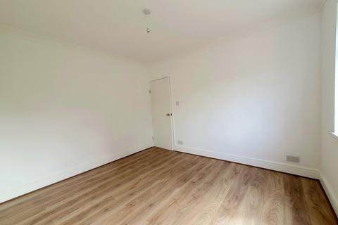1 bedroom in a house share to rent, Church Street, Edmonton