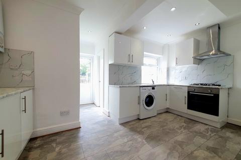1 bedroom in a house share to rent - Church Street, Edmonton