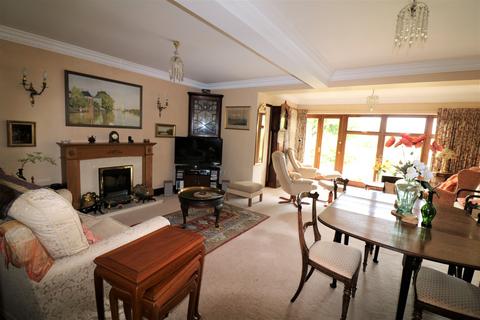 2 bedroom retirement property for sale, Weir Gardens, Pershore WR10