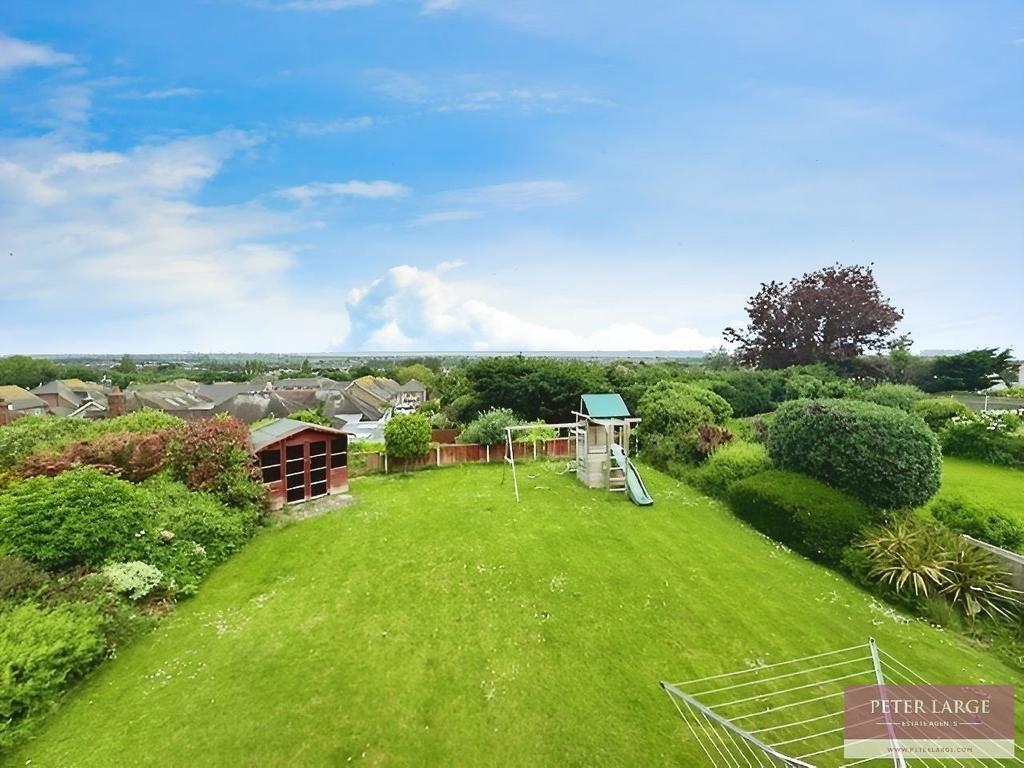 Clayton Drive, Prestatyn, Denbighshire LL19 9RW 4 bed detached house