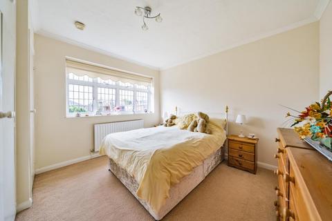 20 Dingle Road, Ashford, TW15 1HF