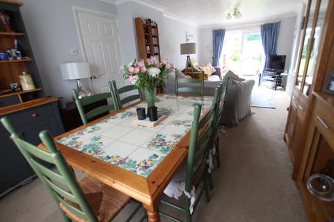 3 bedroom semi-detached house for sale - Redwing Road, Clanfield