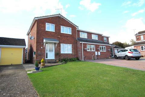 3 bedroom semi-detached house for sale - Redwing Road, Clanfield
