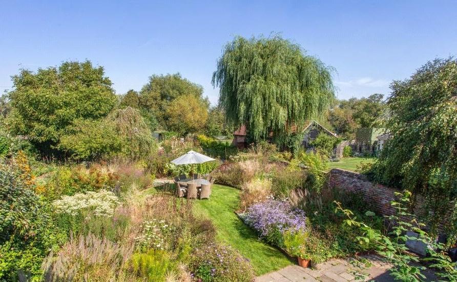 Coningsby Lane, Fifield, Maidenhead, Berkshire, SL6 4 bed terraced