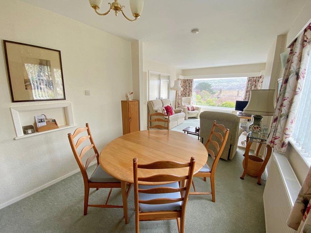 Living/dining room