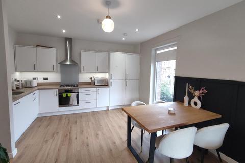 2 bedroom flat to rent, Greenholme Street, Cathcart, Glasgow, G44