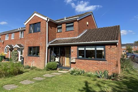 4 bedroom end of terrace house for sale - Colden Common